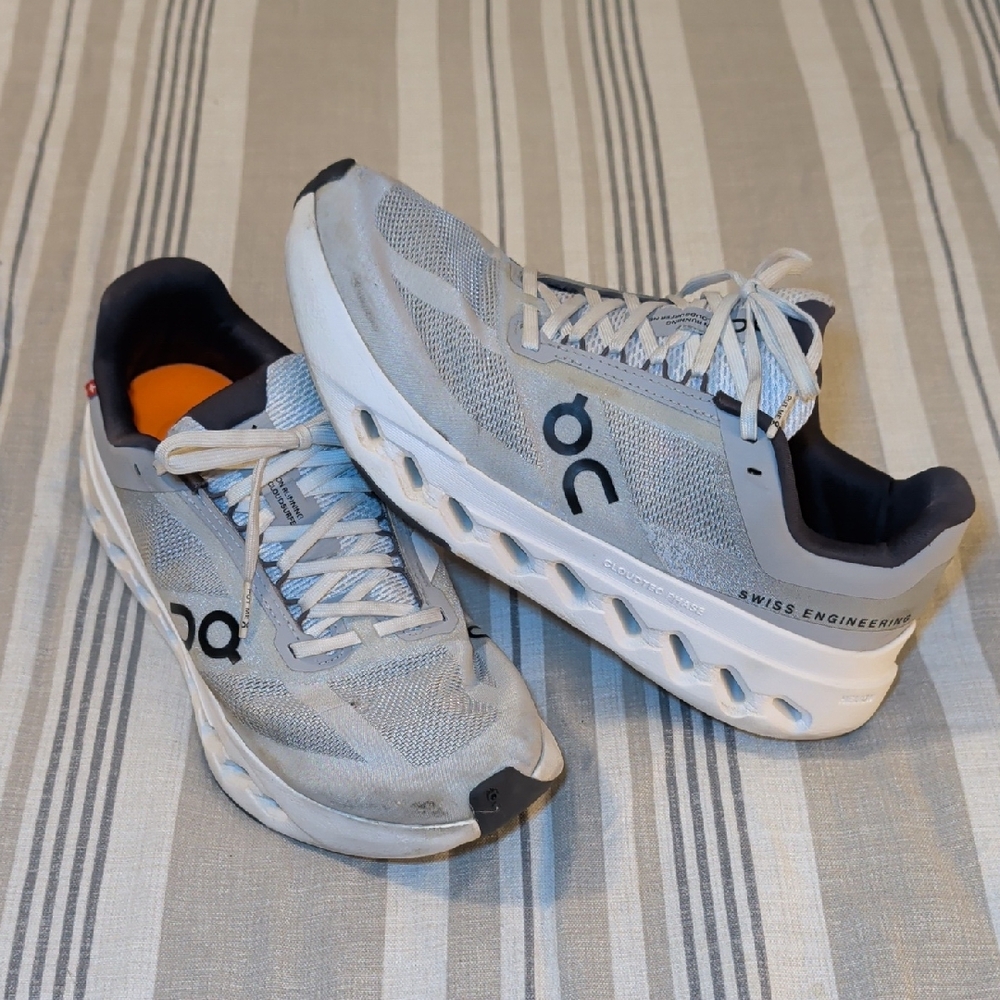On Cloud Surfer Glasier And White Size 8.5